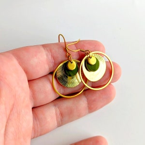 Boucles d'oreilles vert et or pour femme, bijoux boho chic, cadeau pour elle, bijoux fantaisie bohème chic, bijou automne, cadeau pour maman image 4