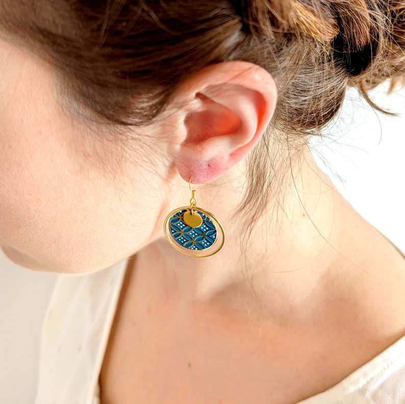 Boucles d'oreilles femme bleu paon motif japonais, art déco, fait main Bijoux fantaisie femme, colorés, bohème chic, cadeau pour elle image 3