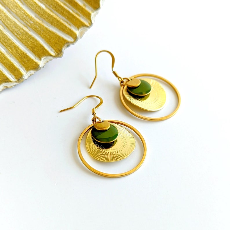 Boucles d'oreilles vert et or pour femme, bijoux boho chic, cadeau pour elle, bijoux fantaisie bohème chic, bijou automne, cadeau pour maman image 1