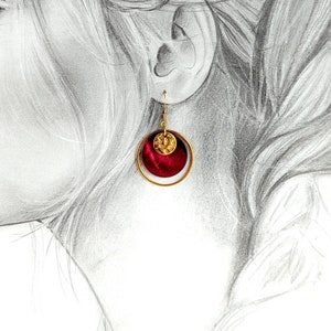 Boucles d'oreilles rouge foncé en nacre et acier inoxydable pour femme, bijou grenat, cadeau fait main, cadeau pour elle, bijoux fantaisie image 6