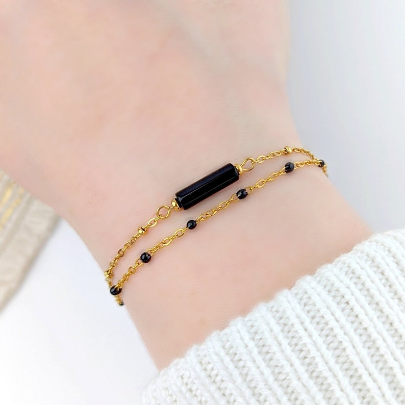 Bracelet pierre d'onyx noir et or pour femme, bracelet femme double rang, bijoux minimalistes, cadeau pour elle, idée cadeau femme image 1