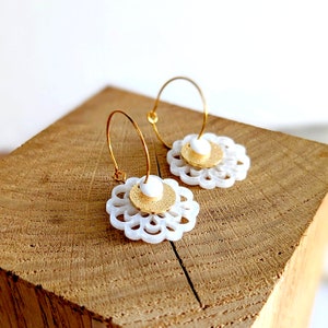 Boho flower hoop earrings in pearly white and gold resin for women, gold stainless steel, boho chic jewelry, gift for her image 7