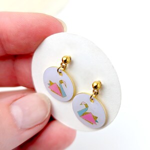 Boucles d'oreilles pendantes filles girly, cygne origami doré, rose et vert pastel, cadeau d'anniversaire fille, bijoux pour enfants image 4