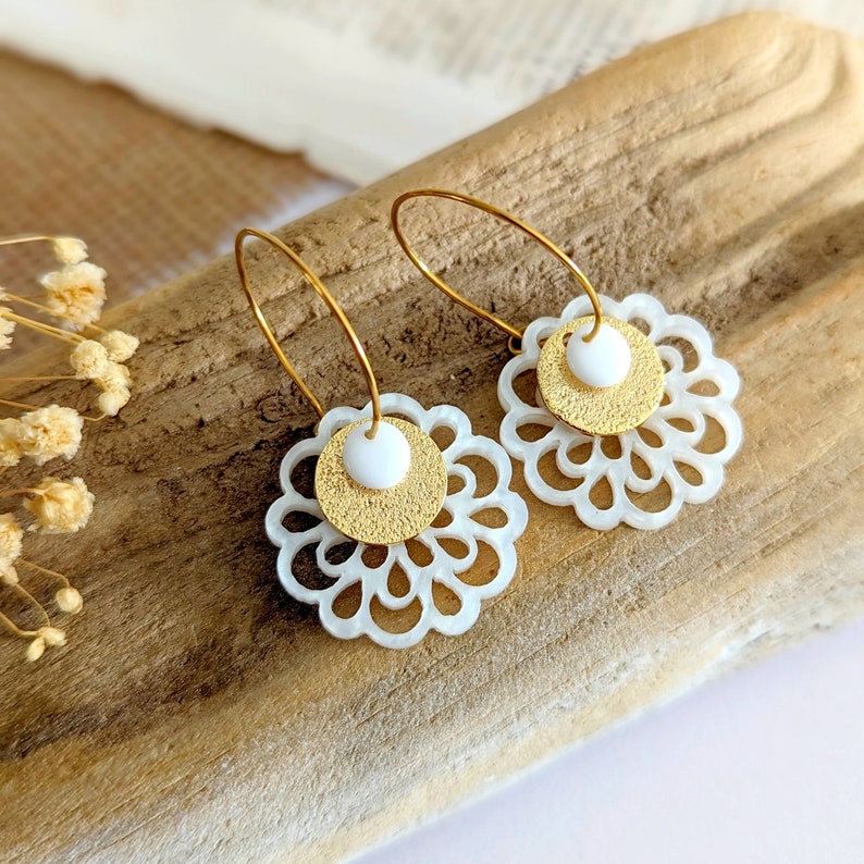Boho flower hoop earrings in pearly white and gold resin for women, gold stainless steel, boho chic jewelry, gift for her image 1