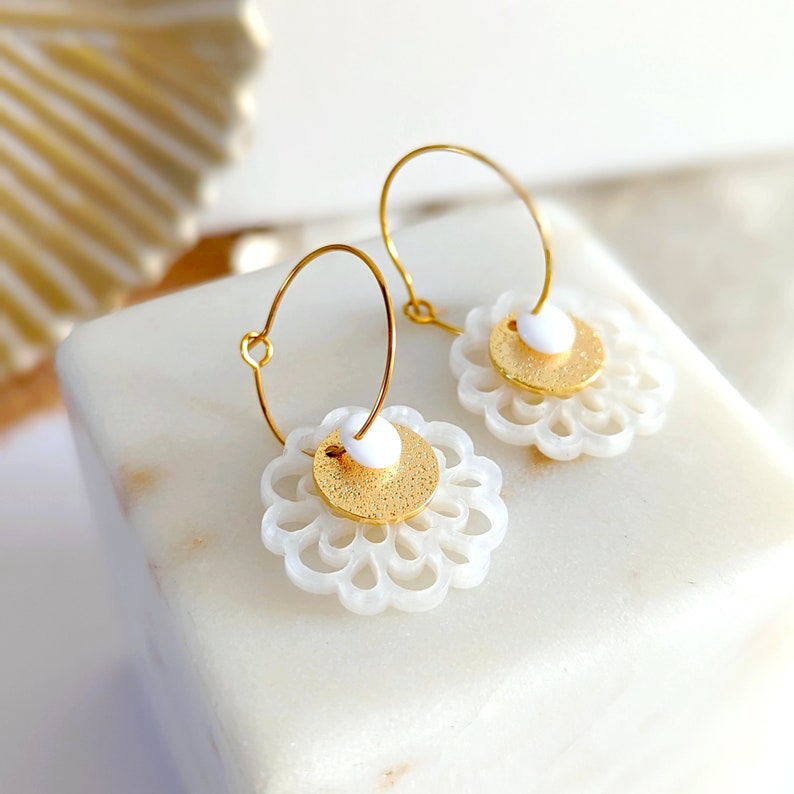 Boho flower hoop earrings in pearly white and gold resin for women, gold stainless steel, boho chic jewelry, gift for her image 8