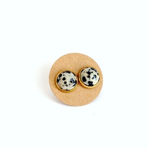 Boucles d'oreilles puces cabochons pierres naturelles ou nacre pour femme, boucles oreilles minimaliste, cadeau de bijou simple pour elle Jaspe dalmatien