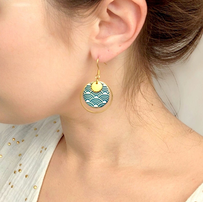 Boucles d'oreilles femme vagues japonaises, bijou coloré, boucles d'oreilles bleu or, cadeau pour elle, bijoux fantaisie, cadeau fait main image 2