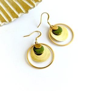 Boucles d'oreilles vert et or pour femme, bijoux boho chic, cadeau pour elle, bijoux fantaisie bohème chic, bijou automne, cadeau pour maman image 2