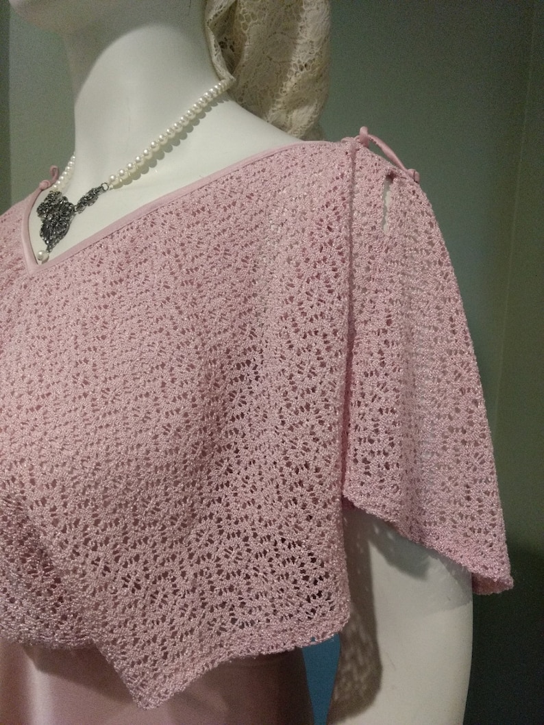 Vintage 1970s disco dress flutter sleeves swingy skirt and ties at shoulder a soft knit sensation with a lacy bodice Vintage size 910