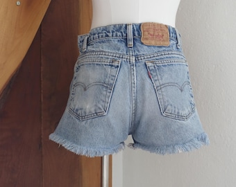 Vintage Levis Shorts, 28&quot; waist
