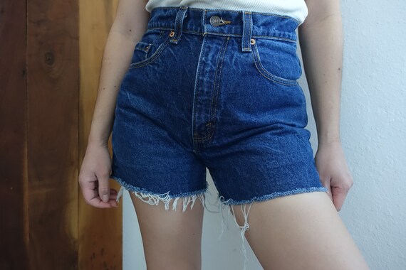 Vintage 505 Levis shorts 30" waist - image 2