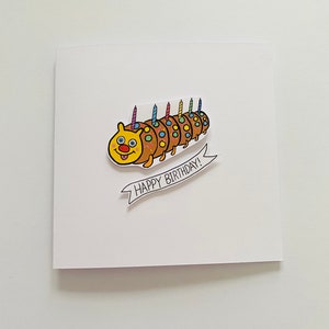 Carte d'anniversaire de gâteau de chenille | Carte Caterpillar faite à la main | Colin la chenille Illustration | Carte d'anniversaire drôle | Carte de gâteau | ROYAUME-UNI