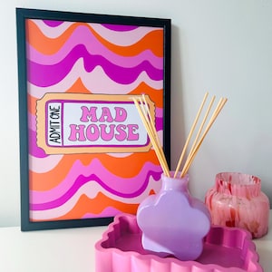 Mad House Ticket Print, Fun Home Art, Retro hell Funky Wohnkultur, bunt Maximalist, Willkommen Kunst, Flur, Eingang, Fun Home Wandkunst