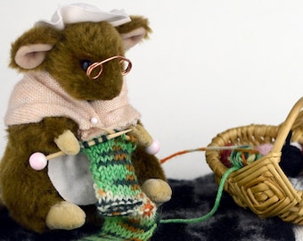OOAK Artist Teddy Bear, Tiny Knitting Mouse Molly, Art Doll