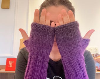 Guanti senza dita viola lavorati a mano / Scaldabraccia lunghi, comodi accessori invernali