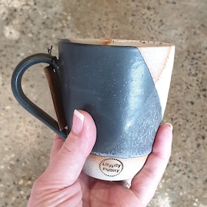 Handgemachte strukturierte Keramik Becher - schwarz und weiß - Melbourne gemacht - Geschenke für sie - Geschenke für ihn - Geschenke für Schwester - rustikale Geschenke