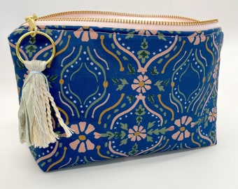 Blue! Essential Oil Bag, Essential Oil Case, Tassel Essential Oil Bag, Essential Oil Storage- holds any brand! 5ML/15ML/Rollers