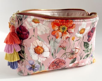 Vintage floral! Essential Oil Bag, Essential Oil Case, Tassel Essential Oil Bag, Essential Oil Storage- holds up to 14 bottles, any brand!