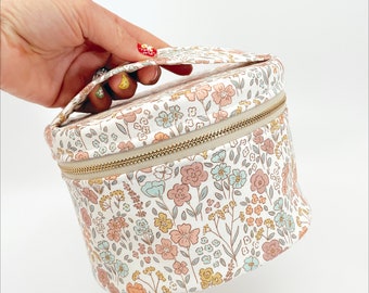 Champ de fleurs sauvages ! Étui à huiles essentielles florales - 30+ bouteilles. Petit sac diffuseur