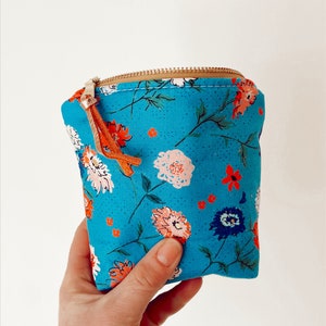 Blue stems- 6 bottle bag. Essential Oil Bag, Oil Case, Essential Oil Storage- holds oil bottles, any brand! 5ML/15ML/Rollers
