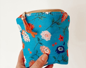 Blue stems- 6 bottle bag. Essential Oil Bag, Oil Case, Essential Oil Storage- holds oil bottles, any brand! 5ML/15ML/Rollers