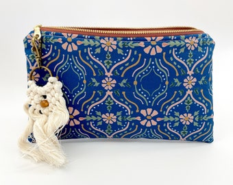 WALLET BLUE- Essential Oil Bag Canvas. Holds a variety of oil bottles, credit cards, cash, phone.