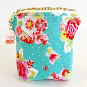 Quilted Essential Oil Bag, Essential Oil Case, Essential Oil Storage- holds oil bottles, any brand! 5ML/15ML/Rollers