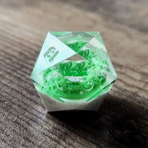 Sharp Edge W20 Würfel: Kundenspezifischer Polyedrischer Acrylwürfel