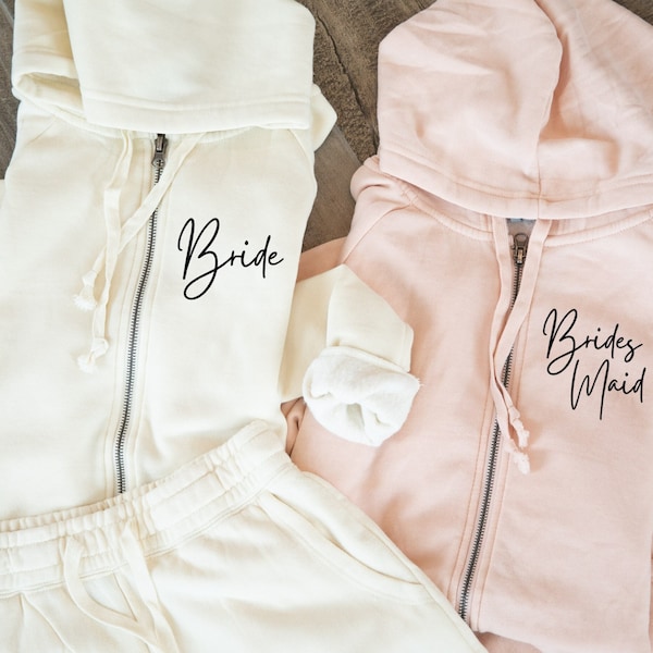 Geschenk Set für Braut oder Brautparty mit Titel, Name, Datum - Brautdusche oder Brautvorschlag Geschenk - Reißverschluss Sweatshirt mit Jogger oder Shorts