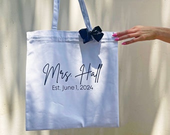 Personalized Bride Bag, Engagement gift, Bride Tote Bags, Wedding Gift, Bridal Shower Gift, Gift For Bride, Bridal Gift, Honeymoon Gift