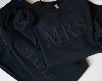 Custom Embossed Bridal Gift, Mrs. Sweatshirt, New Mrs. Pullover, Bride Sweatshirt, Bride to Be Sweater, White or Black Jogger Set for Mrs