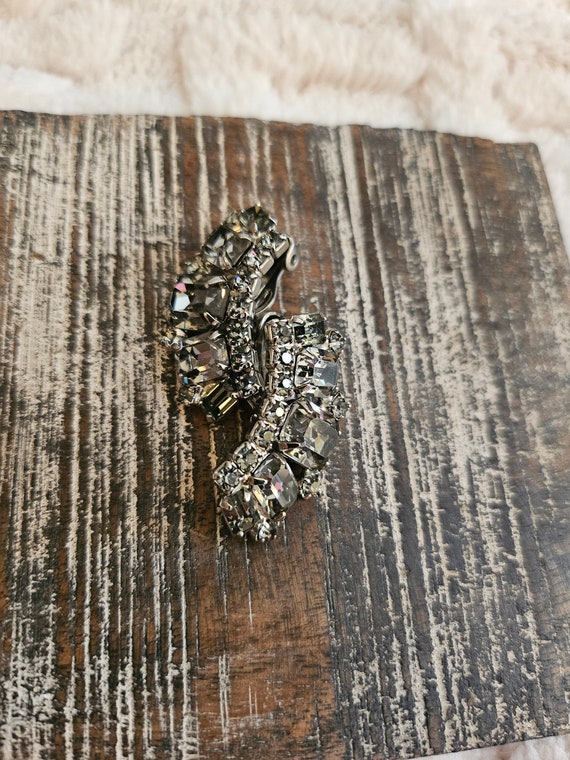 Signed Weiss Vintage Rhinestone Clip-on Earrings … - image 4