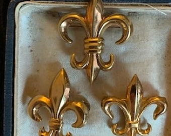 Vintage 1940'S or 50'S Signed Gold Filled Fleur De Lis Watch Fob Brooches