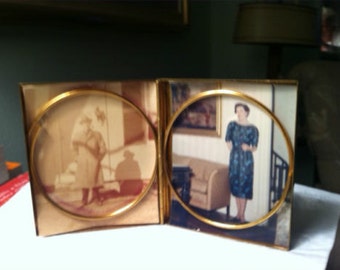 Vintage gold and pearl 1940-1950's PICTURE FRAME two sided COMPACT