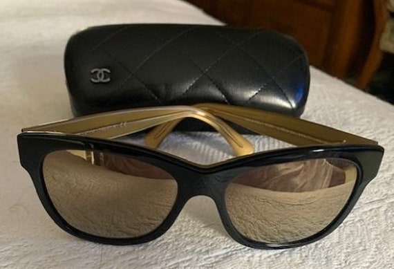CHANEL Black Sunglasses with Gold Accents & Case CHANEL | Accessories | Chanel Black Gold Sunglasses With  main image 4