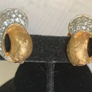 Vintage 1960&#39;S Signed Schrager Gold & Rhinestone Clip Earrings