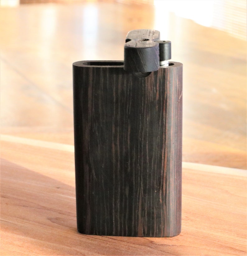 Black Smoker Gift Pack: Wenge Dugout, Stash Jar, Grinder & One Hitter image 7