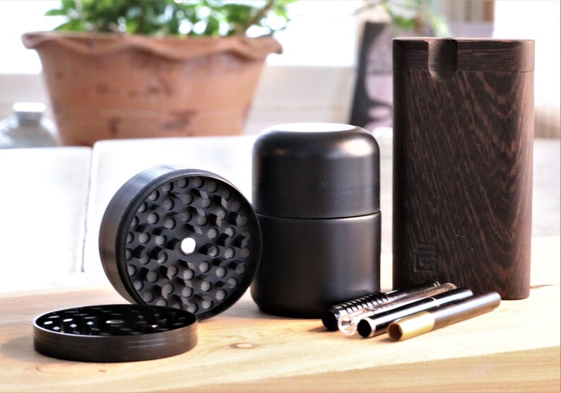 Black Smoker Gift Pack: Wenge Dugout, Stash Jar, Grinder & One Hitter Dugout-Grinder-Stash