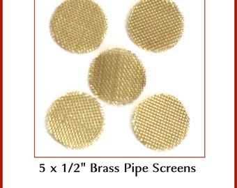 Peut inclure: Cinq grilles de pipe en laiton de 1,25 cm. Les grilles sont rondes et ont une maille fine.