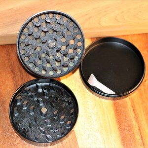 Black Smoker Gift Pack: Wenge Dugout, Stash Jar, Grinder & One Hitter image 5