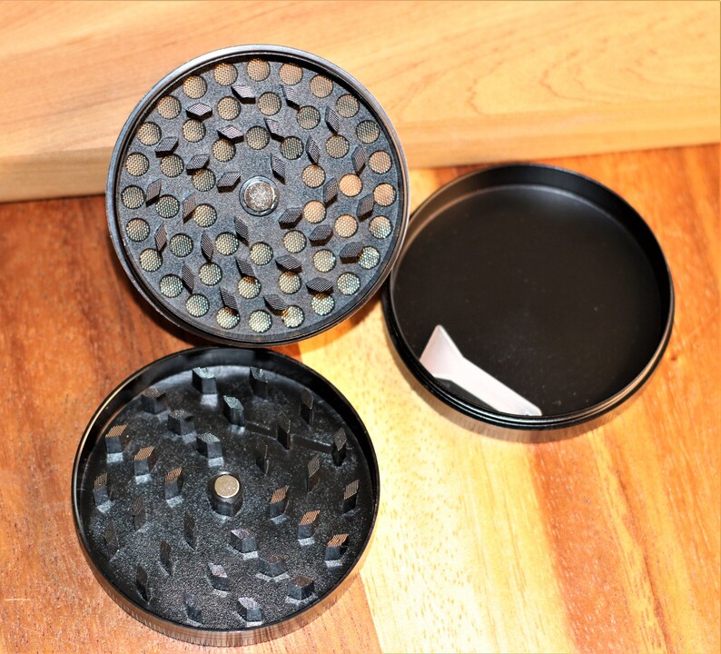 Black Smoker Gift Pack: Wenge Dugout, Stash Jar, Grinder & One Hitter image 5