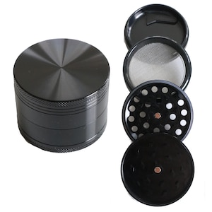 Grinder per erbe aromatiche nero da 2,5&quot;: 4 pezzi con filtro e spatola
