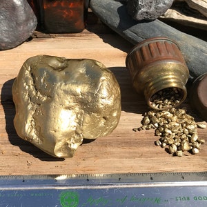 Old MINERS Tin With Large Faux Gold Nuggets Helps An Independent Miner GOLD NUGGET Replicas Heavy Gold Painted Iron Stones Display Item