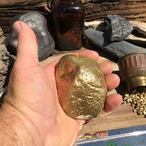 MEDIUM GOLD NUGGET Replica, 1849er Faux large Gold Rush Nugget, Display Item, Helps An Independent Miner, Very Heavy Gold Painted Iron Stone