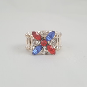 Statement ring stretch red acrylic center stone small red rhinestones