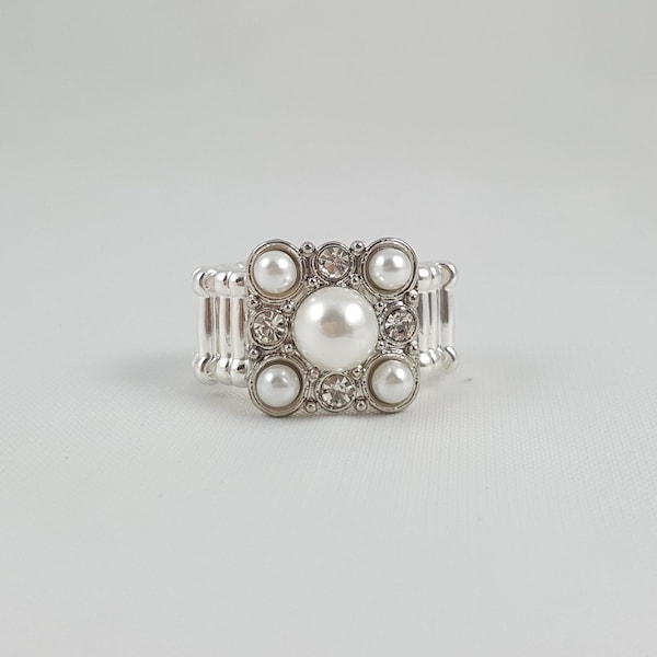 10 styles/White Pearl Stretch Rings