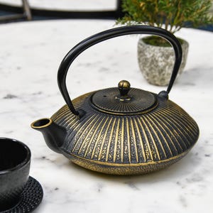 Black and Gold Cast Iron Japanese Teapot with Handle/Traditional Style Loose Tea Teapot, Oriental Teapot, Asian Teapot, Gift, Infuser