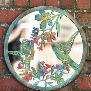 Espejo de colibrí, decoración de pared circular para jardín, colorida decoración de pared rústica de metal