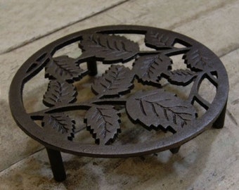 Cast Iron Leaf Design Trivet, Rustic Iron Kitchen Accessories, Country Kitchen, Leaves, Nature Design, Robust Metal Trivet