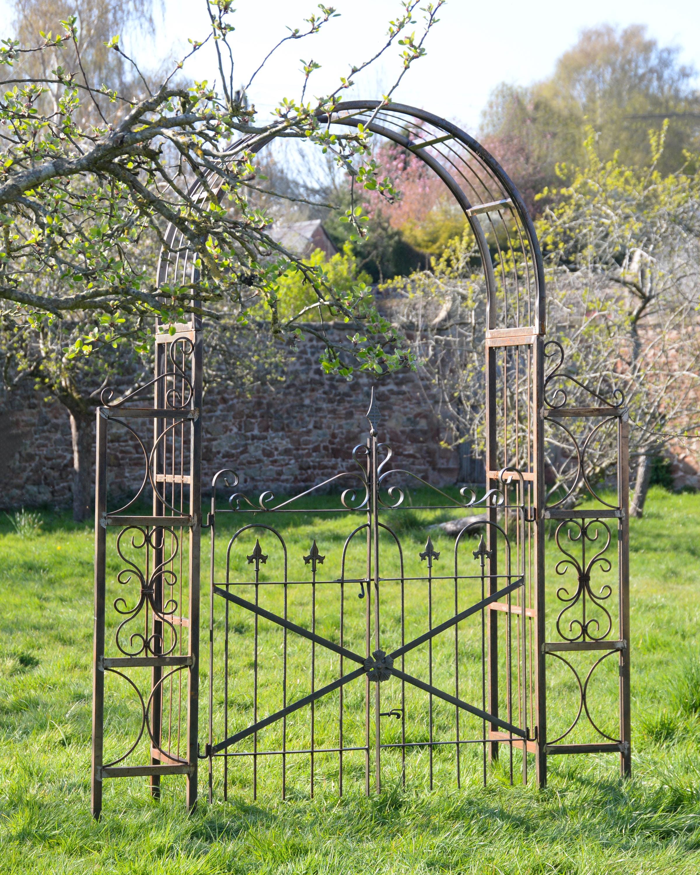 Rustic 'Aurélie' Metal Arbour with Gate, Steel Decorative Gate and Rose Arch, Garden Arches Trellis, Statement Arches, Outdoor Living